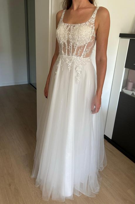 Svadobné, alebo spoločenské šaty, 34