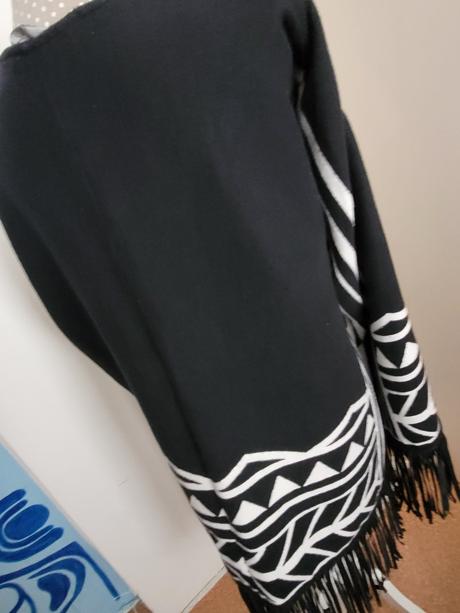 Znač. pončo, bershka