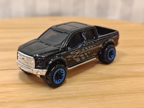 Zberateľský model hot wheels 15 ford f-150 mattel,