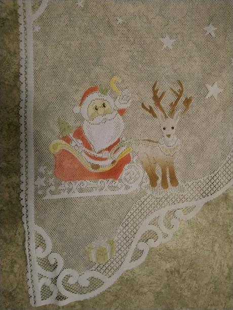 Vianočná záclonka santa na saniach sob snehuliak, 