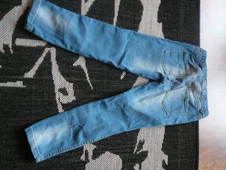 Dievcenske jeginsy, 110