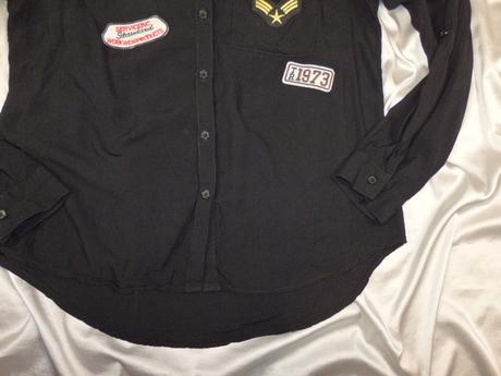 Kvalitná čierna roll-up blúzka, s