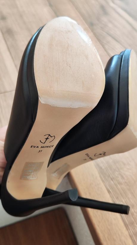 Šľapky na opatku, 37