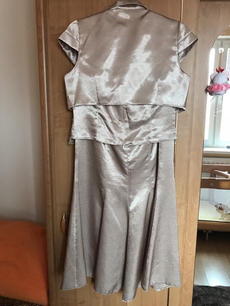 Spoločenské saty, 42