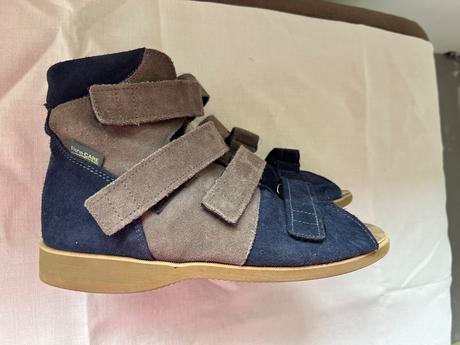 Ortopedické sandále, 39