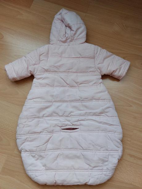 Ruzovy overal aj do autosedacky, jacky,56