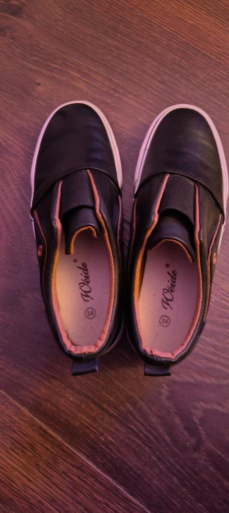 Kožené tenisky, 34