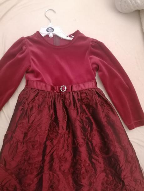 Balík elegantných šiat už aj s poštou veľ. 116, 104–116