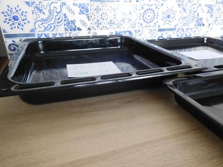 Plechy na pečenie nové + mlynček na maso 5,