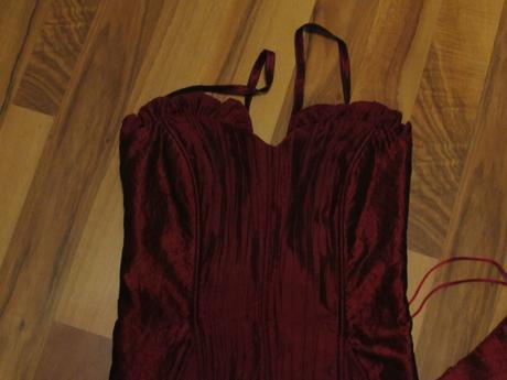 Korzetové šaty, 36