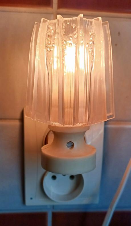 Svetlo do zásuvky cca 30ročné, 