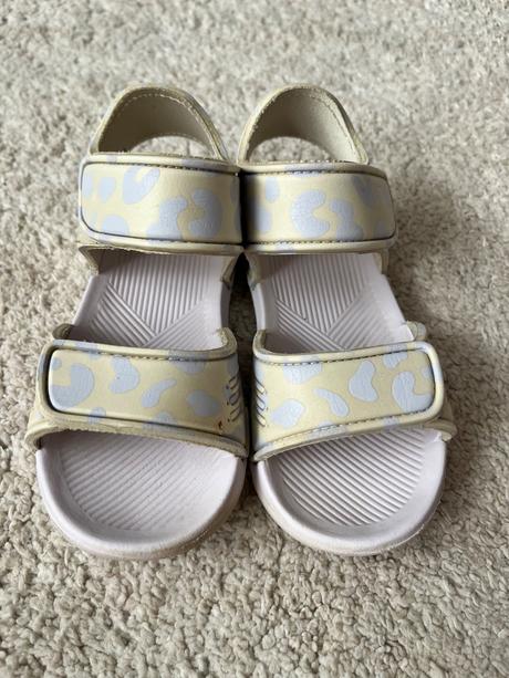 Sandalky liewood, 29