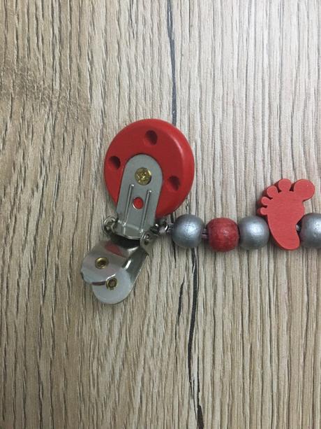 Retiazka na cumlík s menom adamko,