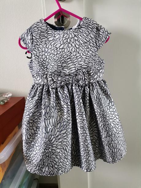 Slávnostné šaty, 92