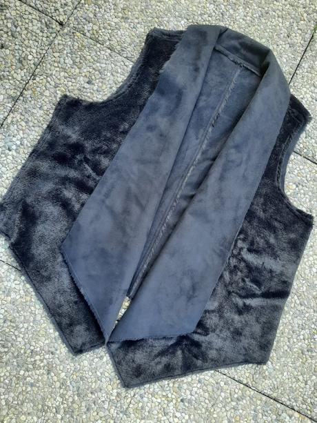 Čierna obojstranná kožušinová vesta velk. l., l