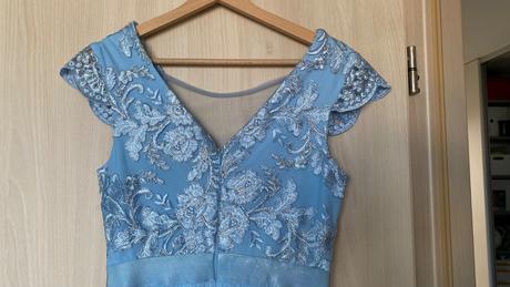 Spolocenske saty, 38