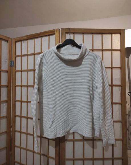 Biely rebrovaný svetrik, m