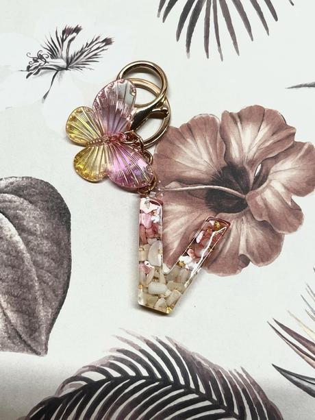 Ručne vyrobené živicové kľúčenky, 