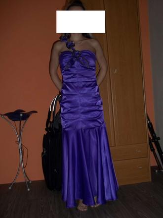 Spolocenske saty, 36