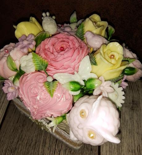 Mydlový košík - pivonie s tulipánmi, 