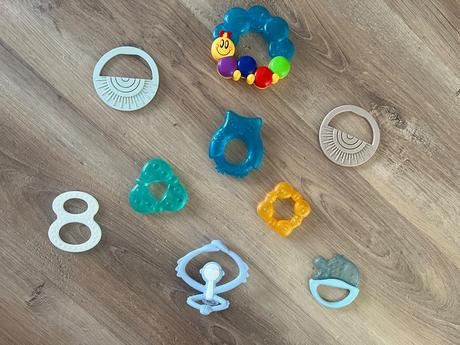 Hračky, hračky zvukové, hrkálky, kusatka,