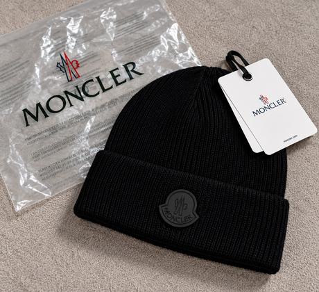 Moncler nová čiapka s visačkou,