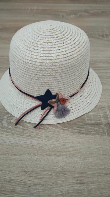 Slamený klobúčik, 54