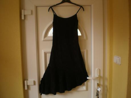 Šaty spoločenské čierne veľkosť s asymetrické, s