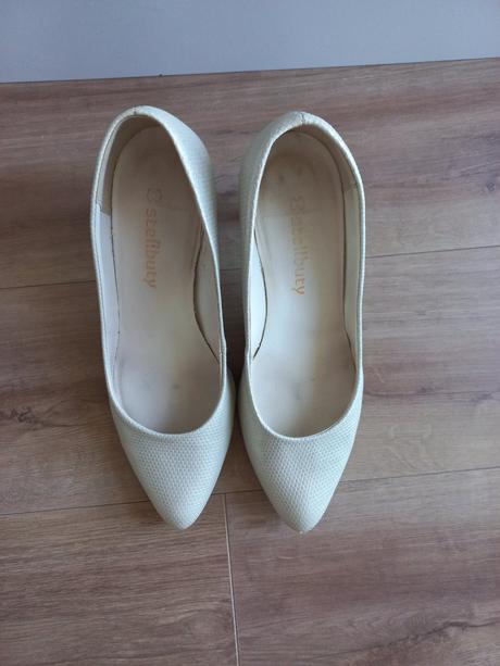 Kremove lodicky stellbuty, 38