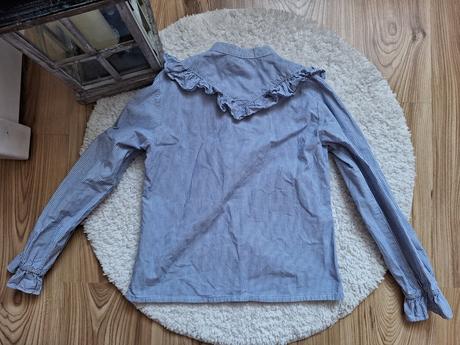 Nádherná košeľa s volánikmi, 152