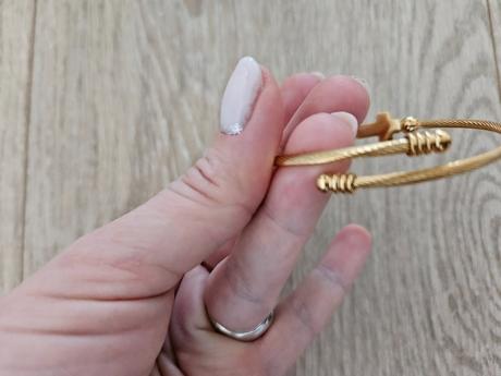 Krasny naramok s krizikom.chir.ocel.uni.novy, 