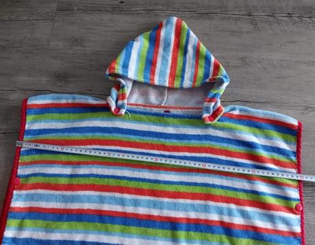 Pásikavé pončo, 104