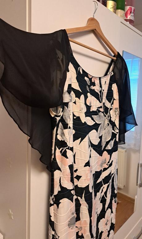 Spoločenské šaty, 48