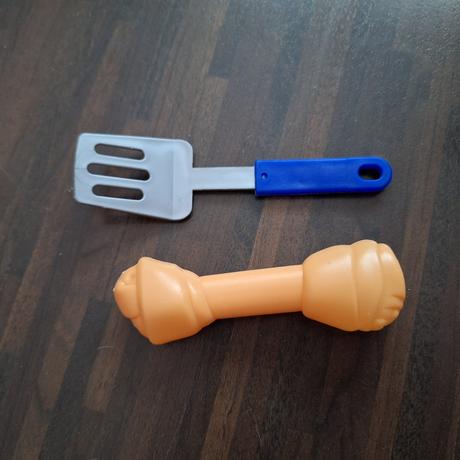 Drevená kuchynka s príslušenstvom a zásterou, 