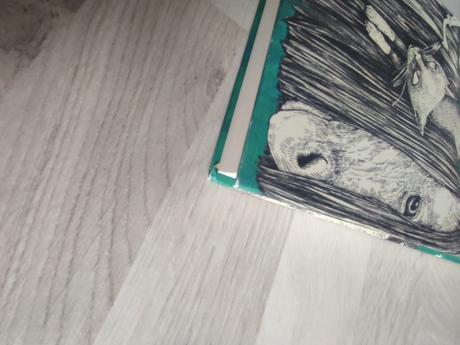 Kniha "traja kamoši a fakticky fantastický bunker", 