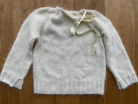 Biely pleteny svetrik, 122