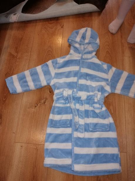 Pruhovaný župan, 104