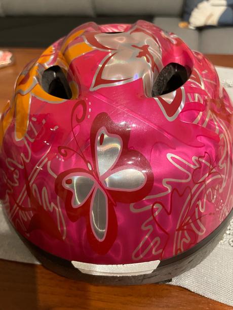 Dievčenská prilba, s