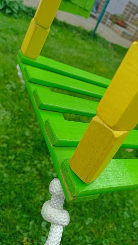 Farebná drevená hojdačka, 