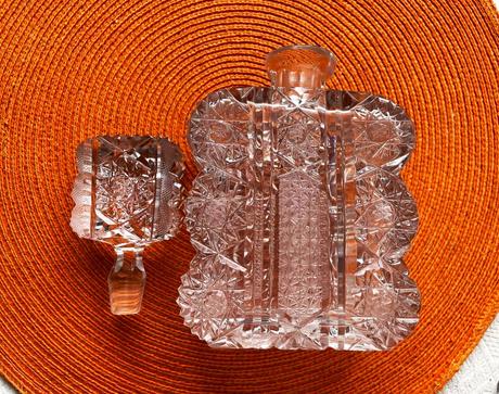 Kryštálová brúsená karafa a 6 štamperl. bohemia,