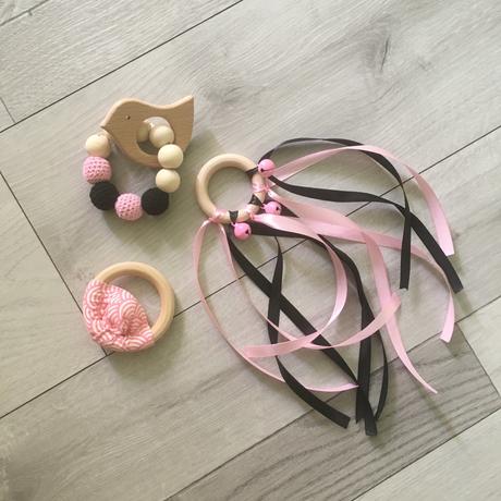 Čiernobiely set hrkáliek a hryzátka, 