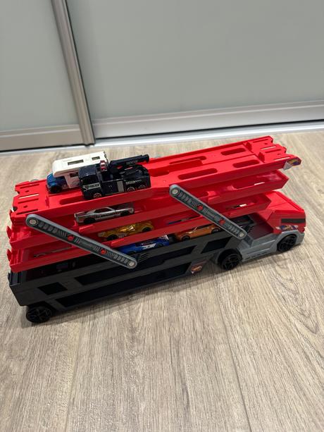Prepravný kamión hot wheels,