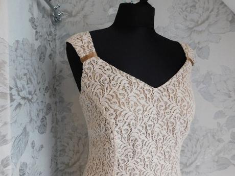 Luxusne pekne čipkovane saty, 40