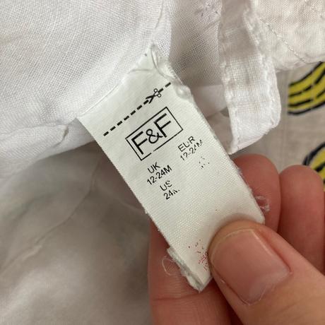 Klobucik, biely s bananmi, f&f,80