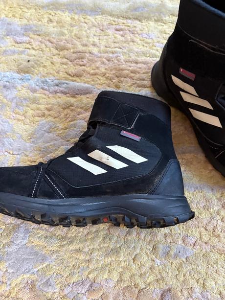 Snehule, adidas,35