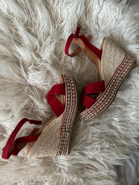 Predám dámske sandále, 38