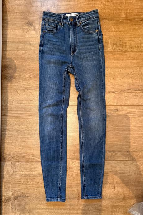 Tmavomodré skinny rifle, 32