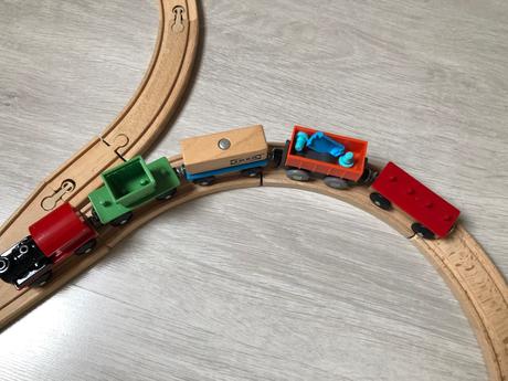 Drevená ikea vlaková dráha, 