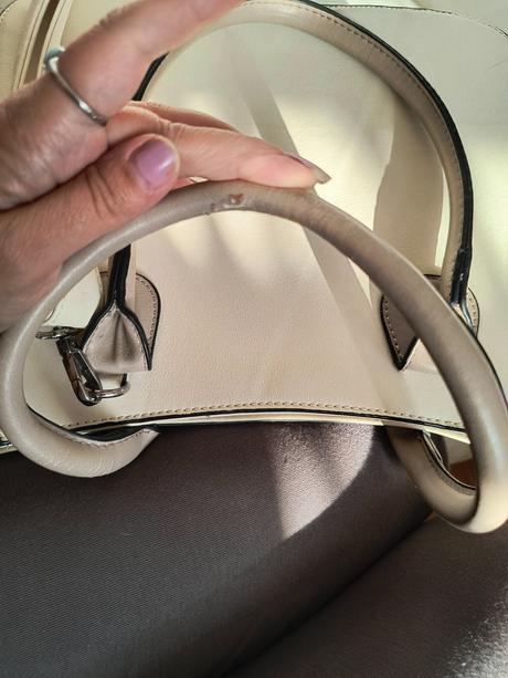 Krémová elegantná kabelka,