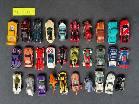 Hotwheels auticka mix,